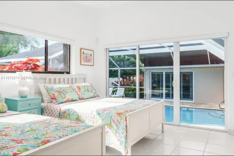 811 N Highland Drive Hollywood FL 33021