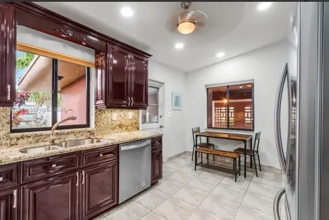 811 N Highland Drive Hollywood FL 33021