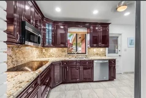 811 N Highland Drive Hollywood FL 33021