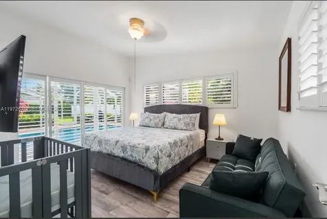 811 N Highland Drive Hollywood FL 33021