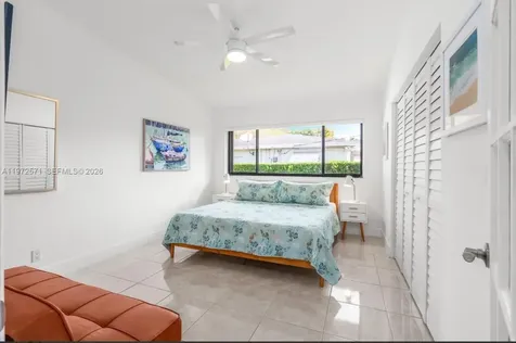 811 N Highland Drive Hollywood FL 33021