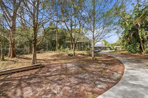 400 Farmington Drive Plantation FL 33317
