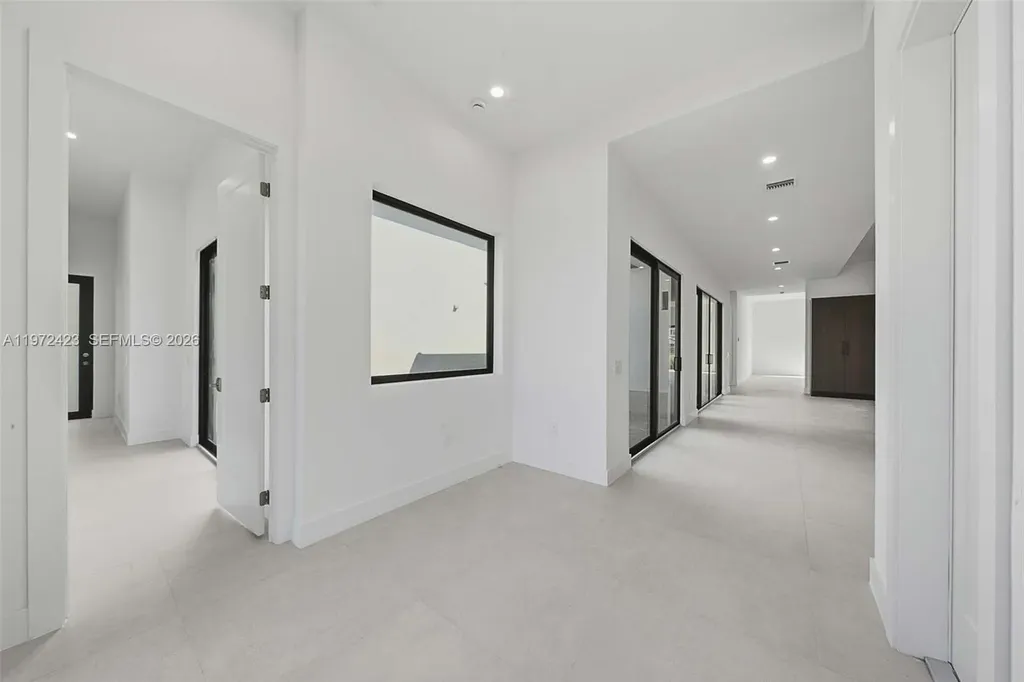 5718 Ashwood Circle W Hollywood FL 33312