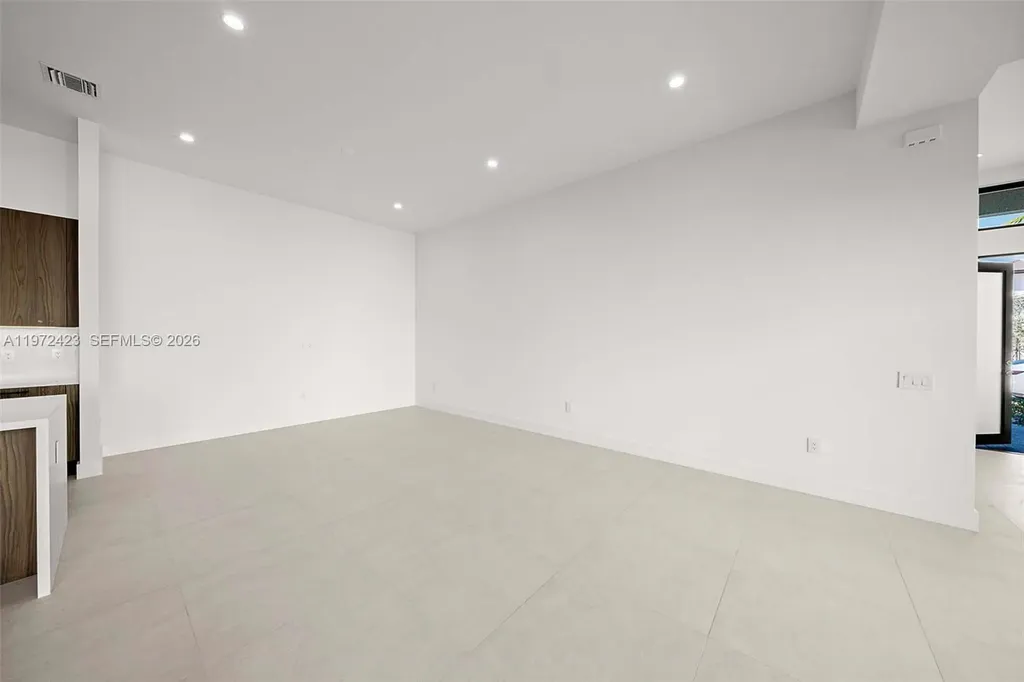 5718 Ashwood Circle W Hollywood FL 33312