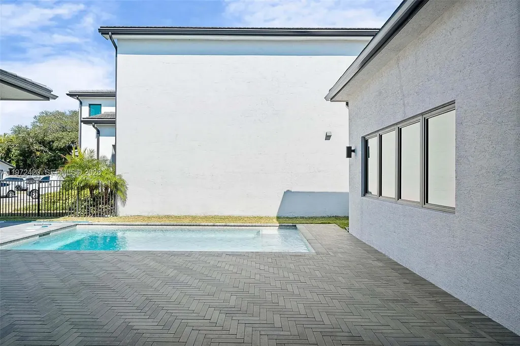 5718 Ashwood Circle W Hollywood FL 33312