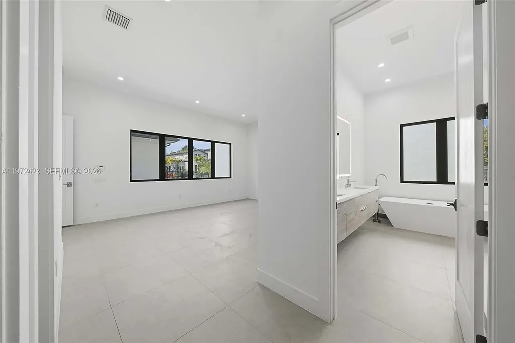 5718 Ashwood Circle W Hollywood FL 33312