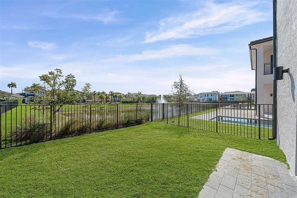 5718 Ashwood Circle W Hollywood FL 33312