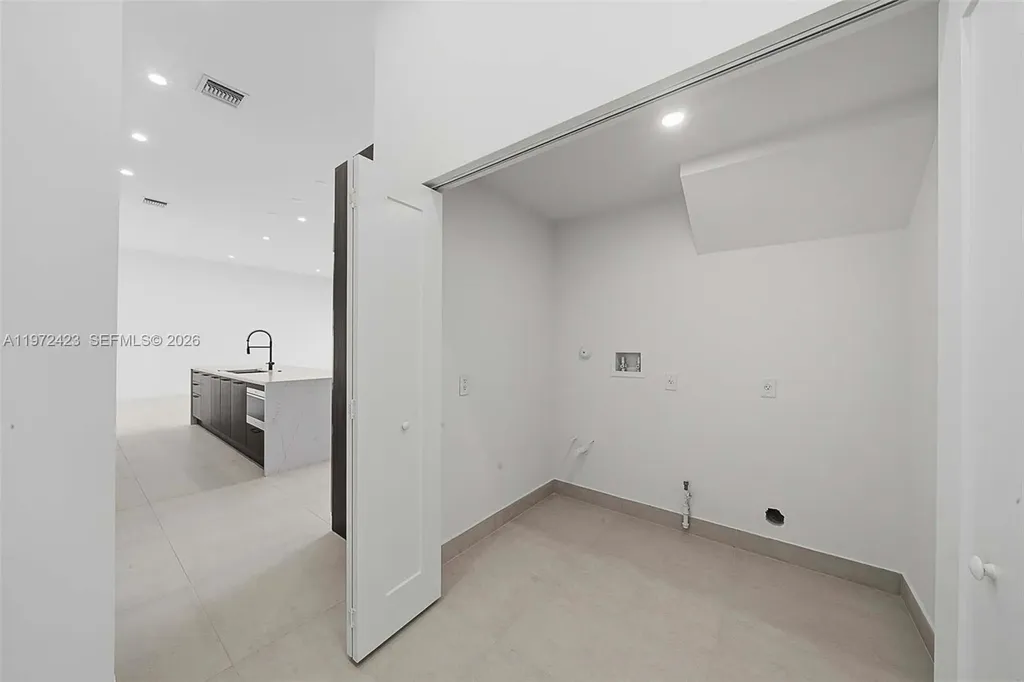 5718 Ashwood Circle W Hollywood FL 33312