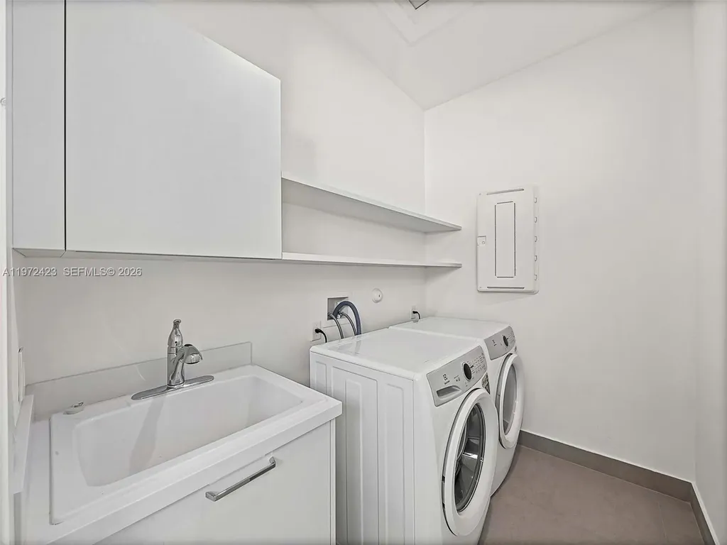 5718 Ashwood Circle W Hollywood FL 33312