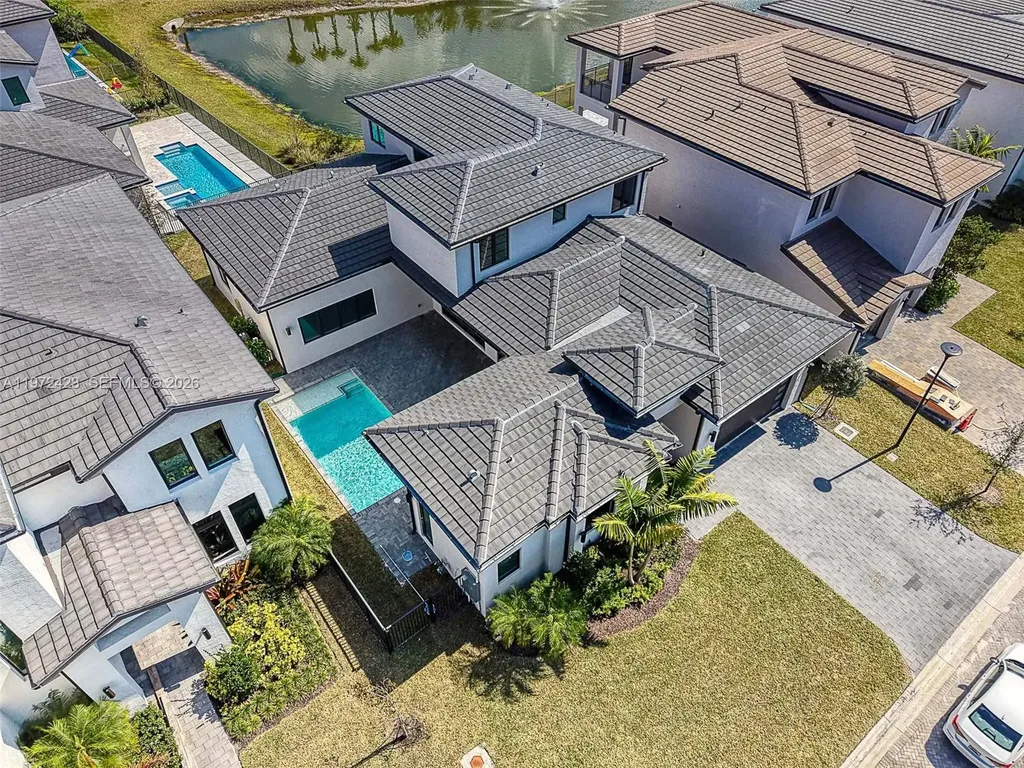 5718 Ashwood Circle W Hollywood FL 33312