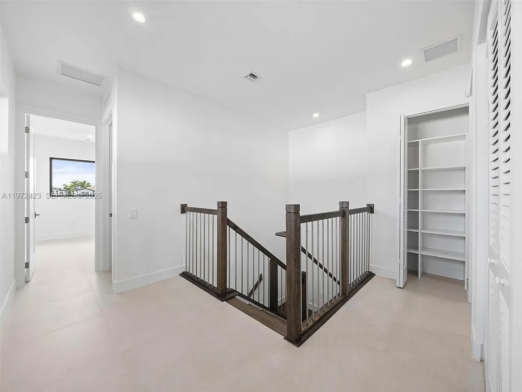 5718 Ashwood Circle W Hollywood FL 33312