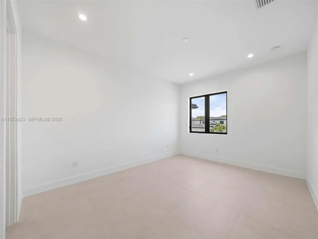 5718 Ashwood Circle W Hollywood FL 33312