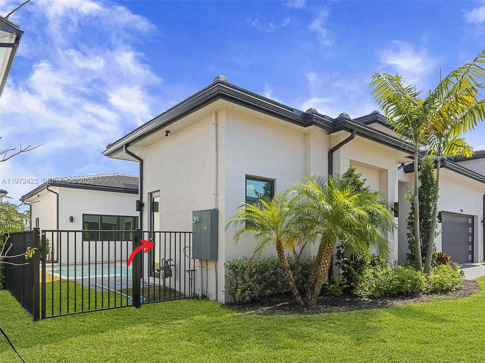 5718 Ashwood Circle W Hollywood FL 33312