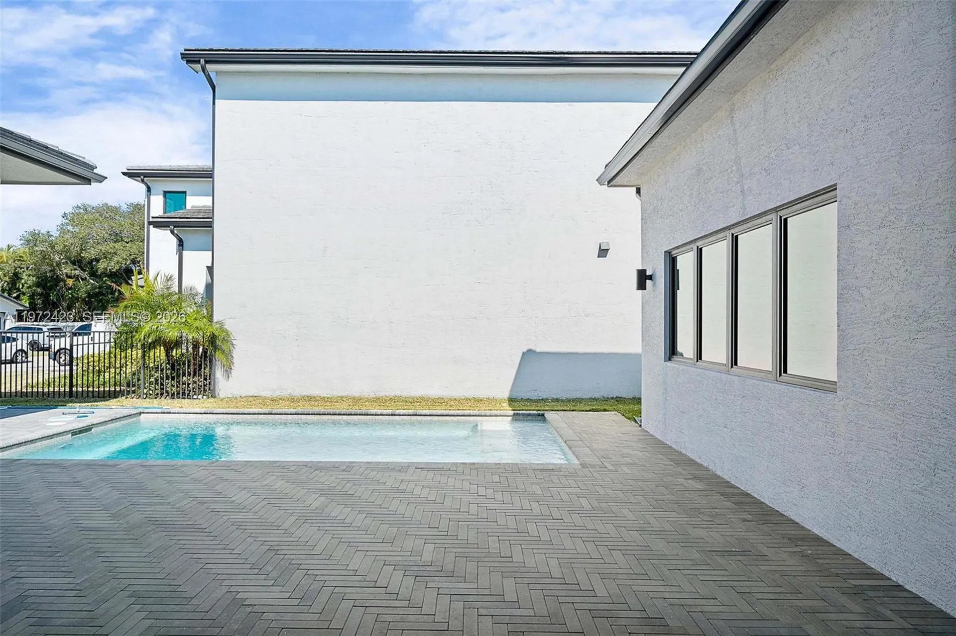 5718 Ashwood Circle W Hollywood FL 33312