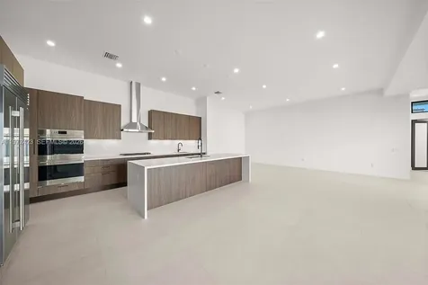 5718 Ashwood Circle W Hollywood FL 33312
