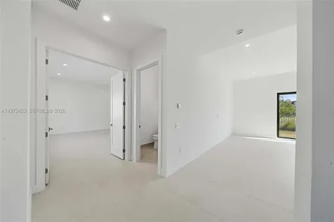 5718 Ashwood Circle W Hollywood FL 33312