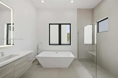 5718 Ashwood Circle W Hollywood FL 33312
