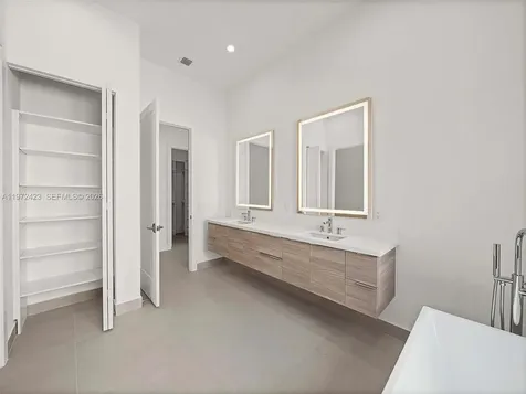5718 Ashwood Circle W Hollywood FL 33312