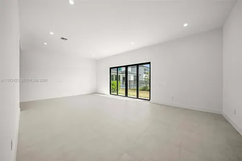 5718 Ashwood Circle W Hollywood FL 33312