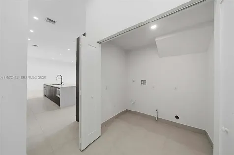 5718 Ashwood Circle W Hollywood FL 33312