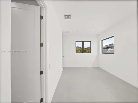 5718 Ashwood Circle W Hollywood FL 33312