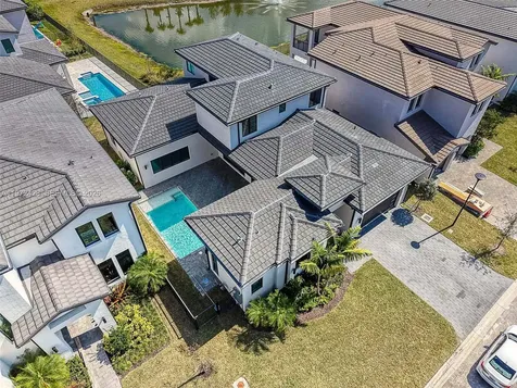 5718 Ashwood Circle W Hollywood FL 33312