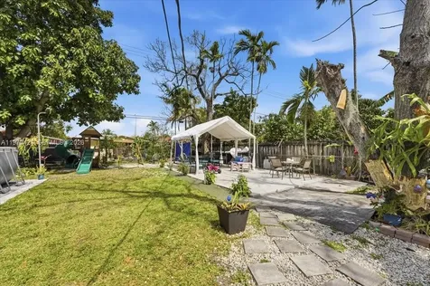 511 E 27th Street Hialeah FL 33013