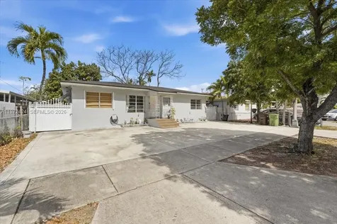 511 E 27th Street Hialeah FL 33013