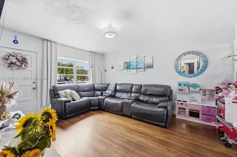511 E 27th Street Hialeah FL 33013