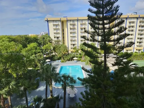 4550 NW 9th Street Miami FL 33126