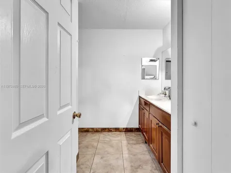 23 SE 3rd Avenue Hallandale Beach FL 33009