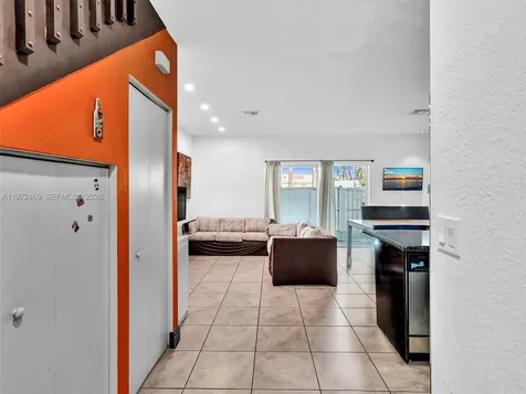 23 SE 3rd Avenue Hallandale Beach FL 33009