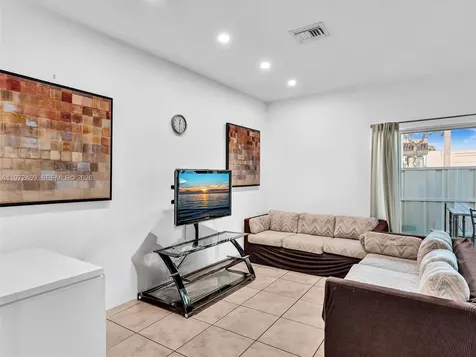 23 SE 3rd Avenue Hallandale Beach FL 33009