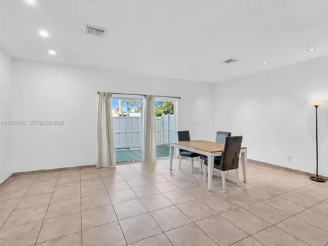 23 SE 3rd Avenue Hallandale Beach FL 33009