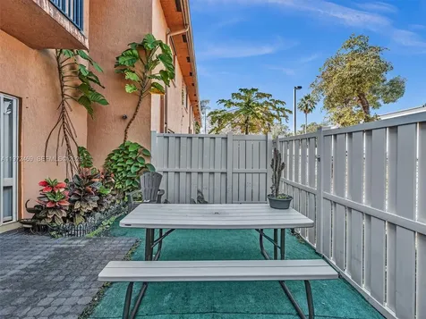 23 SE 3rd Avenue Hallandale Beach FL 33009