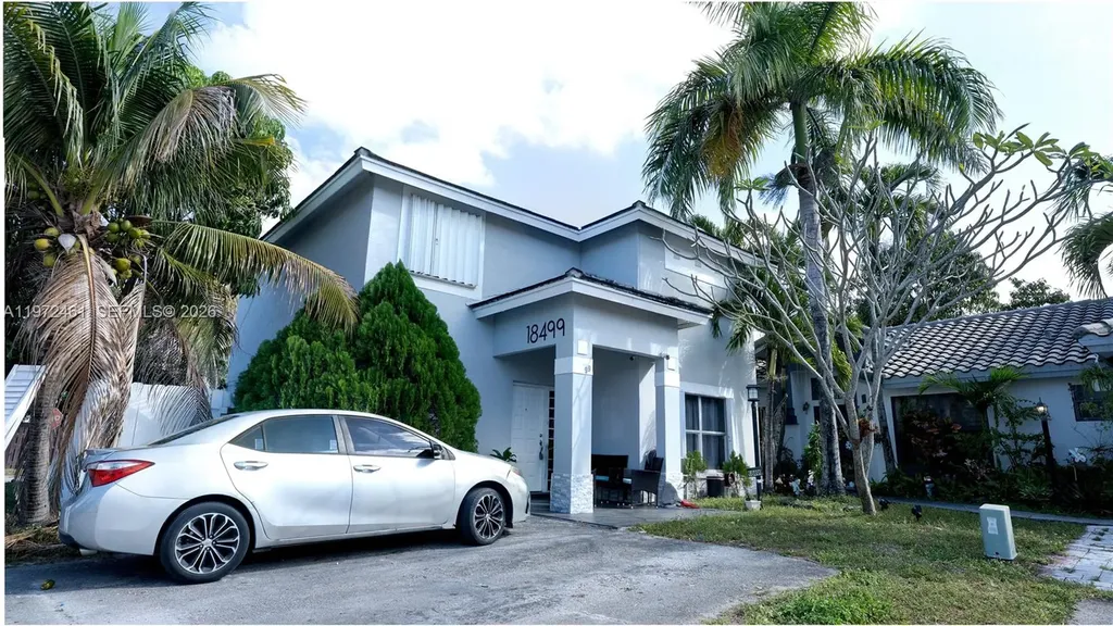 18499 NW 52nd Path Miami Gardens FL 33055