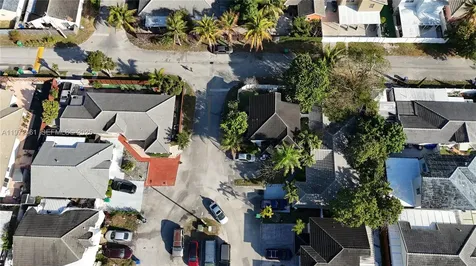 18499 NW 52nd Path Miami Gardens FL 33055