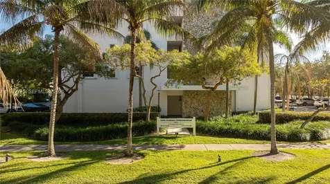 210 Sea View Drive Key Biscayne FL 33149