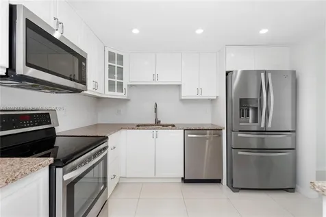 210 Sea View Drive Key Biscayne FL 33149