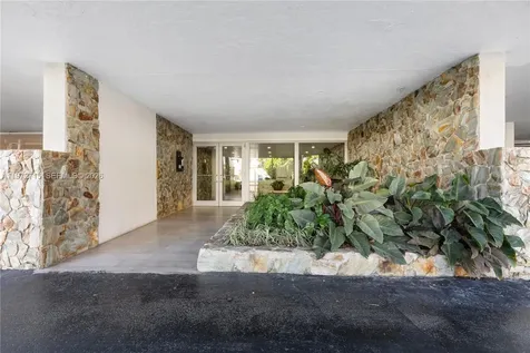 210 Sea View Drive Key Biscayne FL 33149