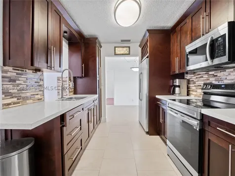 7504 NW 70th Avenue Tamarac FL 33321