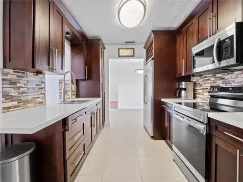 7504 NW 70th Avenue Tamarac FL 33321