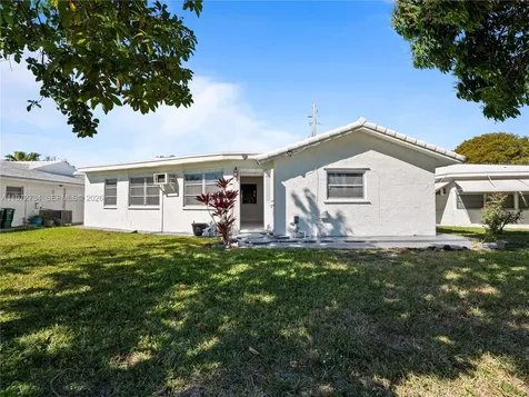 7504 NW 70th Avenue Tamarac FL 33321