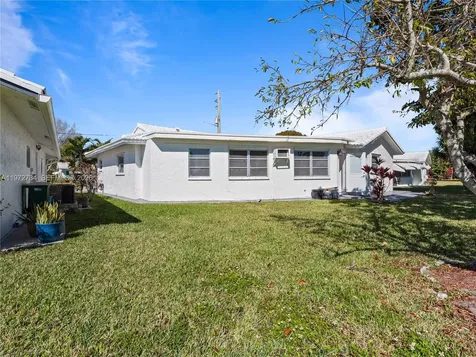 7504 NW 70th Avenue Tamarac FL 33321