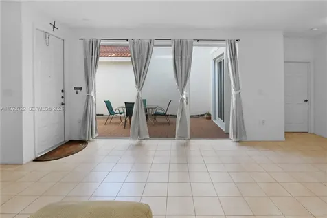 1521 Seagrape Way Hollywood FL 33019