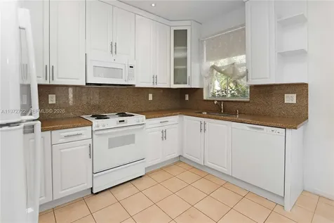 1521 Seagrape Way Hollywood FL 33019