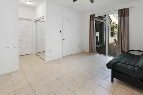 1521 Seagrape Way Hollywood FL 33019