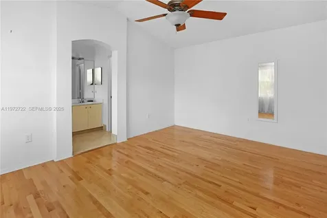 1521 Seagrape Way Hollywood FL 33019