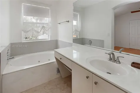 1521 Seagrape Way Hollywood FL 33019