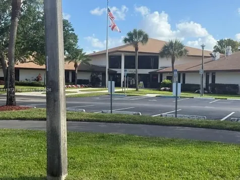 1351 SW 125th Avenue Pembroke Pines FL 33027